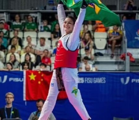 Brasileira é ouro no mundial de taekwondo após jejum de 20 anos  Brasileira é ouro no mundial de taekwondo após jejum de 20 anos