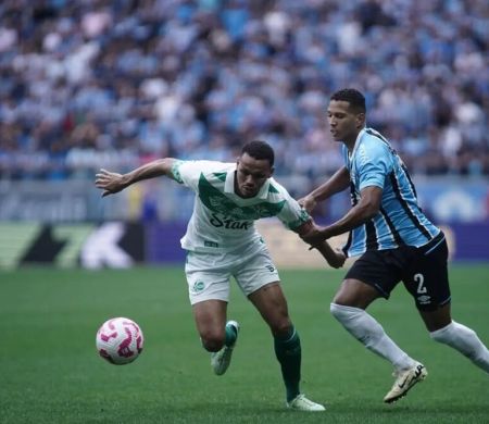 Grêmio vence Juventude com hat-trick de Carlos Vinícius Grêmio vence Juventude com hat-trick de Carlos Vinícius