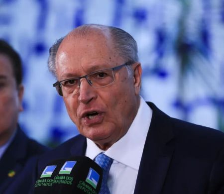 Negociar fora do dólar é algo para longo prazo, diz Alckmin Negociar fora do dólar é algo para longo prazo, diz Alckmin
