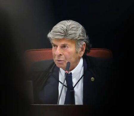 Sessão em que Fux estrearia na 2ª Turma do STF é cancelada  Sessão em que Fux estrearia na 2ª Turma do STF é cancelada