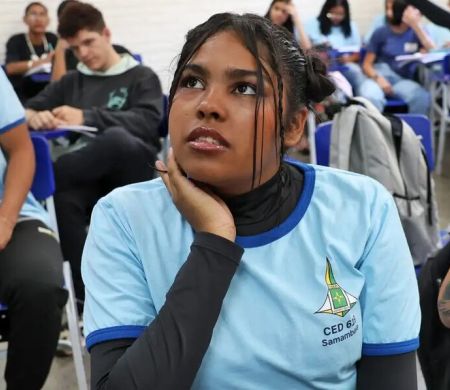 MEC paga 8ª parcela do Pé-de-Meia a nascidos em julho e agosto