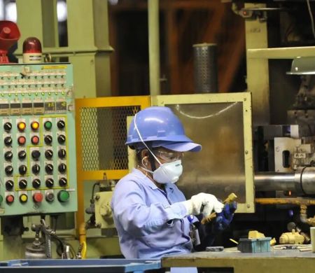 Produção da indústria recua 0,4% em setembro, mostra IBGE