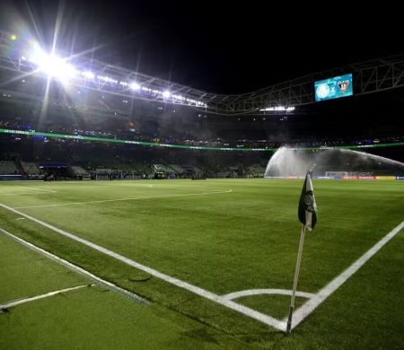 Podendo abrir na liderança, Palmeiras recebe o Santos no Alianz 