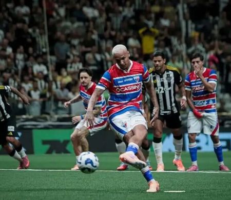 Atlético-MG toma três de Deyverson e cede empate em casa ao Fortaleza