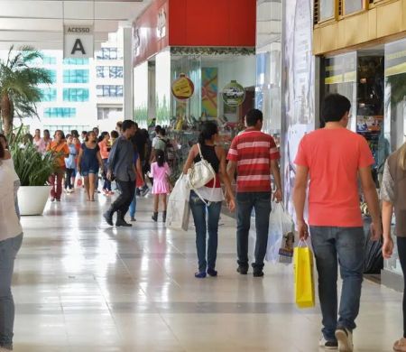 Em 5ª queda em 6 meses, vendas no comércio caem 0,3% em setembro