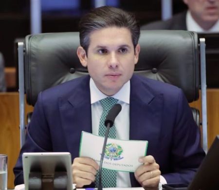 Com salário de R$ 3 mil, ex-assessor de Hugo Motta movimentou R$ 3 milhões