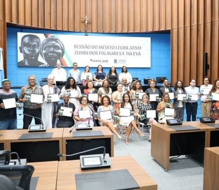 Alems entrega Troféu Zumbi dos Palmares e Tia Eva a 26 personalidades 