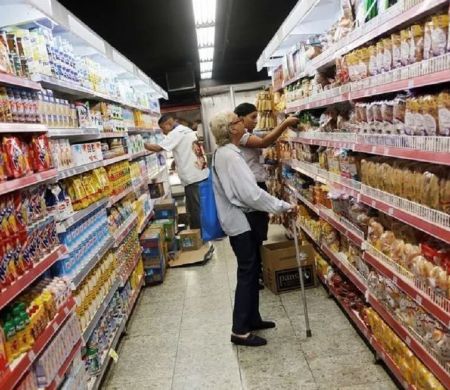 Confiança do consumidor registra 3º alta consecutiva em novembro, diz FGV