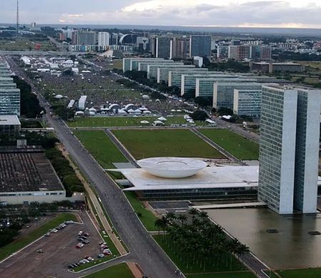 Após acordo, Congresso derruba vetos a projeto sobre dívidas de estados