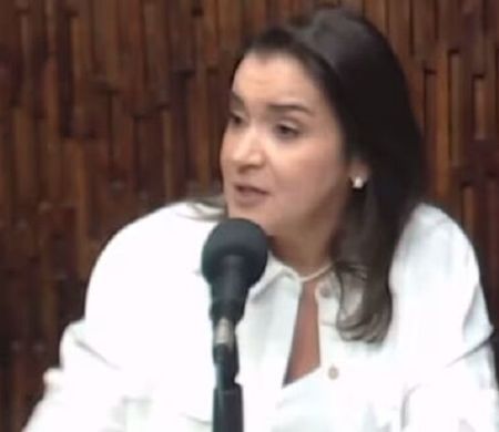 Adriane reage a protesto atacando Marquinhos e chamando Rose de desocupada