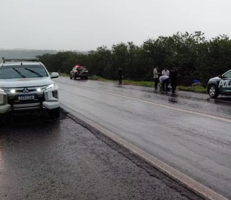 Corpo de mulher é achado crivado de balas às margens da BR-060