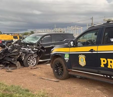 Caçada policial a ladrões termina em colisão na fronteira