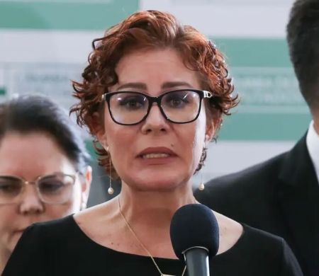 Justiça italiana pede informações a Moraes sobre prisão de Zambelli