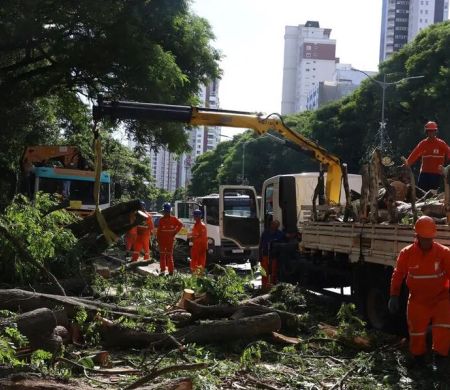 São Paulo ainda está com 800 mil moradores sem energia