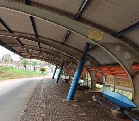 Impasse sobre dívida trava transporte coletivo e prolonga greve na capital