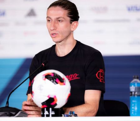 Filipe Luís chega a acordo e renova contrado com o&nbsp; Flamengo