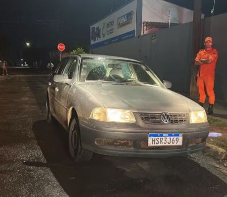 Dupla em moto executa homem dentro de veículo em Campo Grande