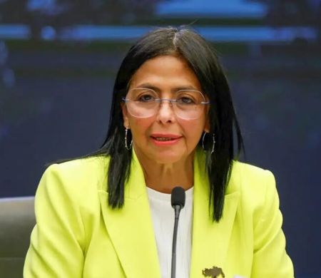 Militares da Venezuela reconhecem vice como presidente interina