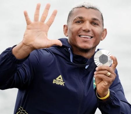 Flamengo dispensa Isaquias Queiroz e encerra modalidade olímpica