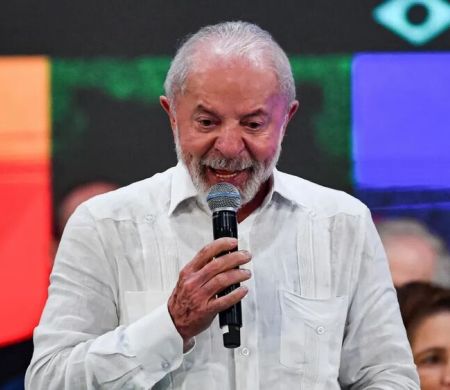 Lei que proíbe descontos automáticos de benefícios do INSS é sancionada por Lula