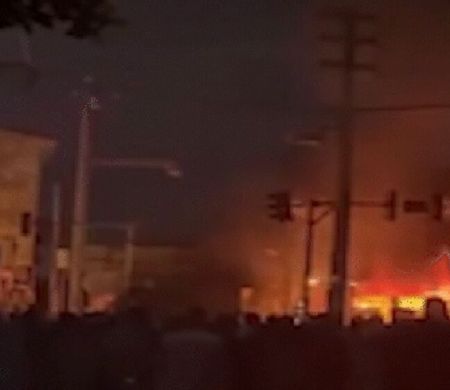 Irã diz que está pronto para negociar, mas 'preparado para a guerra'