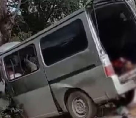 Micro-ônibus se choca contra árvore e mata 11 da mesma família na Bolívia