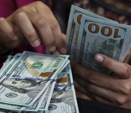 Bolsa abre em alta com panorama eleitoral no Brasil; o dólar cai