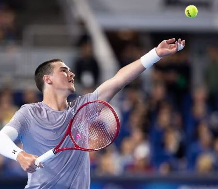 Antes do Australian Open, João Fonseca é elogiado por Federer&nbsp;&nbsp;