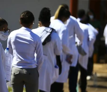 Uniderp e mais 98 cursos de medicina terão sanções por desempenho ruim