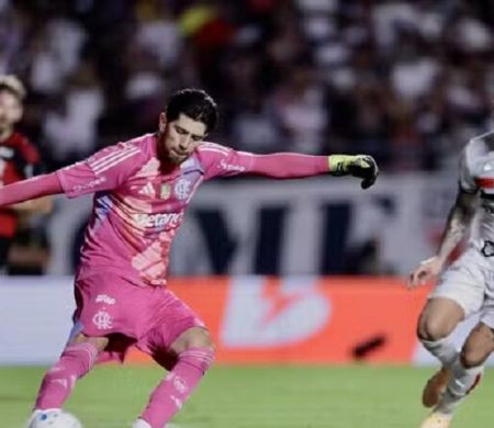 Flamengo leva virada do São Paulo e segue capengando na temporada