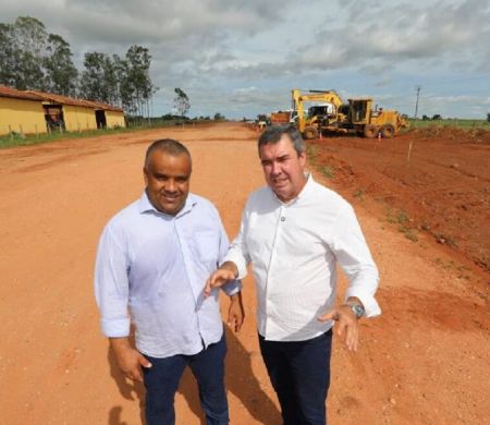 Governo entrega asfalto em bairros e inicia obra na MS-244 em Coguinho&nbsp;