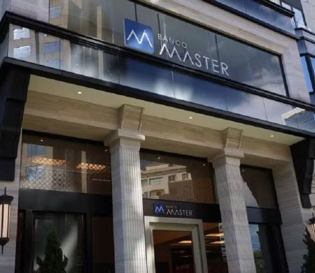 Sem aval de Ronaldinho, imóveis foram usados para captar R$ 330 mi do Master