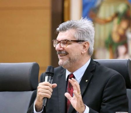 Ministro do STJ é acusado de assediar sexualmente jovem de 18 anos