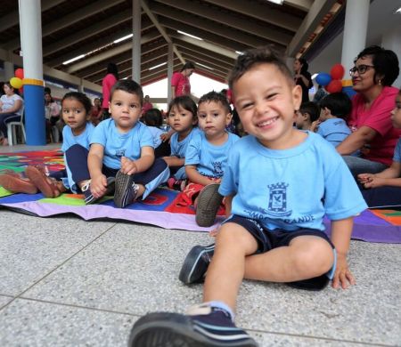 Cerca de 104 mil alunos voltam às aulas segunda-feira na Capital