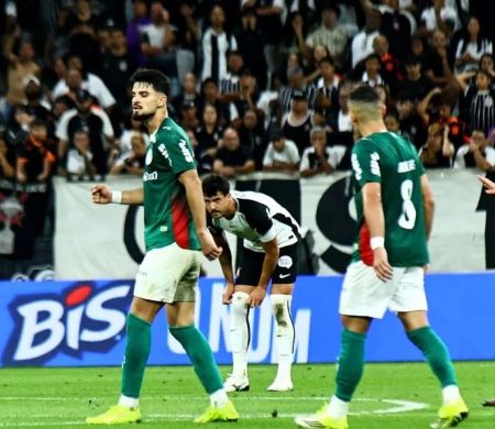 Palmeiras vence Corinthians com gol de Flaco López