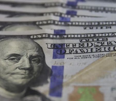 Dólar caiu ontem para o menor valor em 21 meses, e bolsa bateu recorde