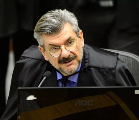 Após acusação, Buzzi alega inocência e pede licença de 90 dias&nbsp;&nbsp;