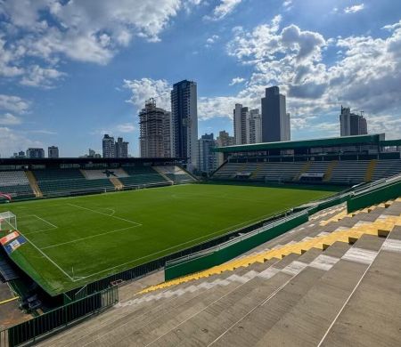 Chape e Coritiba se enfrentam nesta quarta-feira na Arena Condá&nbsp;
