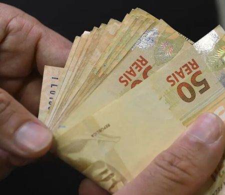 Governo envia alertas sobre imposto de renda pelo Gov.br e WhatsApp