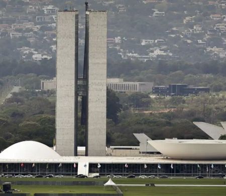 Com vetos, Lula sanciona reajuste salarial para cargos do Legislativo