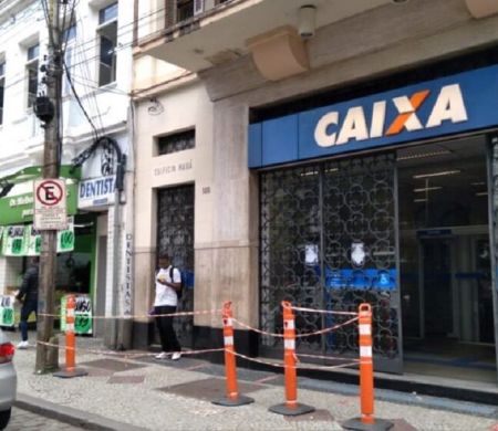 Beneficiários do Bolsa Família com NIS final 8 recebem nesta quarta