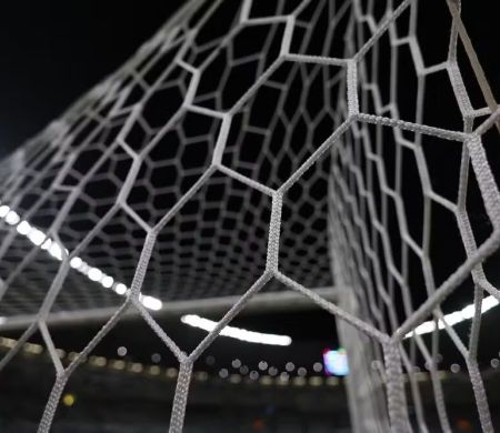 Lanterna na competição, Cruzeiro enfrenta o Corinthians no Mineirão