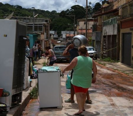 Vai a 49 o número de mortos pelas chuvas em Juiz de Fora e Ubá