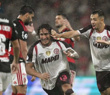 Vaiado pela torcida, Flamengo perde a Recopa para o Lanús em casa
