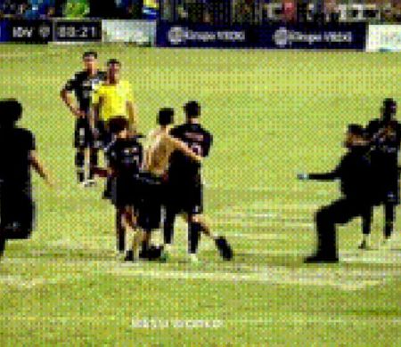 Messi é derrubado por torcedores em jogo do Inter Miami em Porto Rico