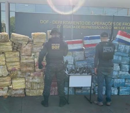 Carga milionária de maconha é apreendida com grupo armado em Dourados