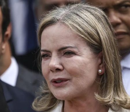 Gleisi deixa a Secretaria de Relações Institucionais dia 31