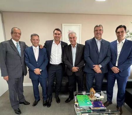 Flávio Bolsonaro grava vídeo com Riedel e Azambuja e põe fim a tensão no PL em MS