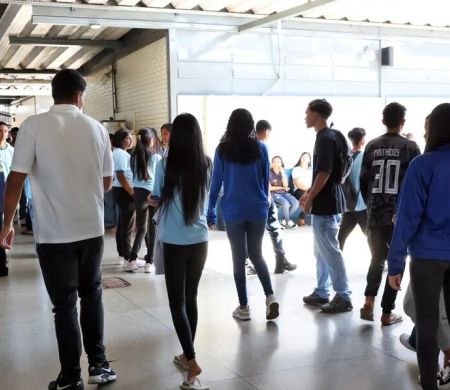 MEC paga incentivo do Pé-de-Meia a nascidos em novembro e dezembro