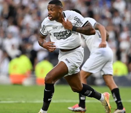 Júnior Santos busca redenção de carreira em volta ao Botafogo